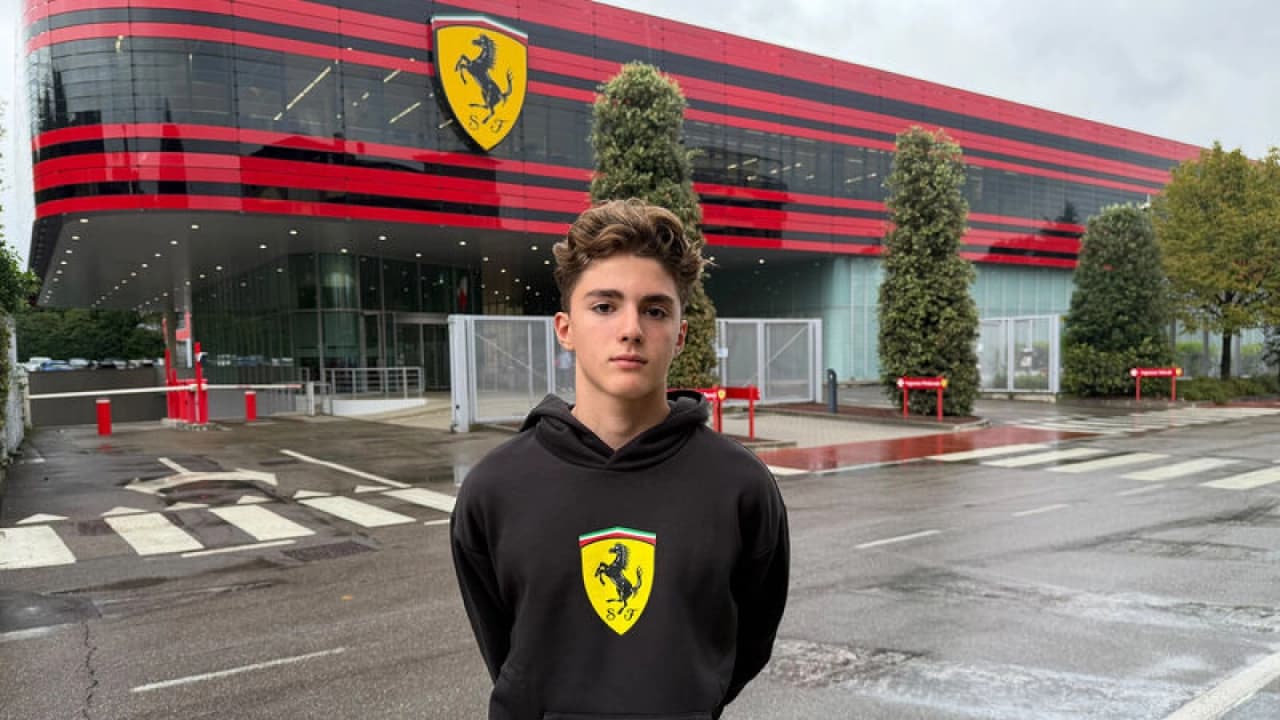 Alp Aksoy Ferrari Sürücü Akademisi pilotu oldu
