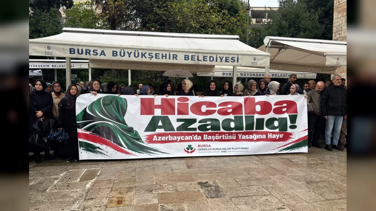 Bursa'da Azerbaycan'daki Başörtüsü Yasağına Tepki Gösterildi
