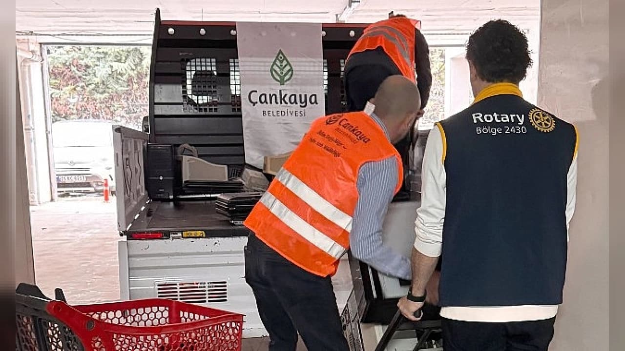 Çankaya Belediyesi Toplanan Elektronik Atıkları Merkeze Ulaştırdı
