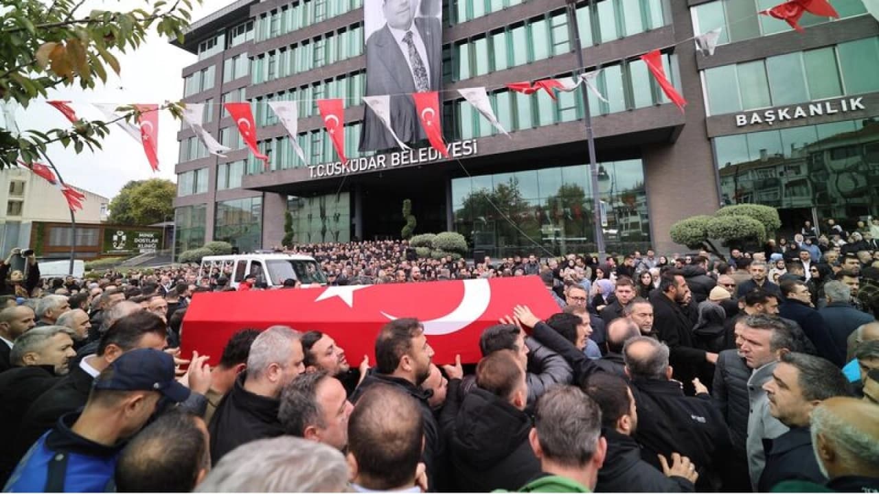Dündar Ziya Gültekin İçin Üsküdar Belediyesi Önünde Tören Yapıldı