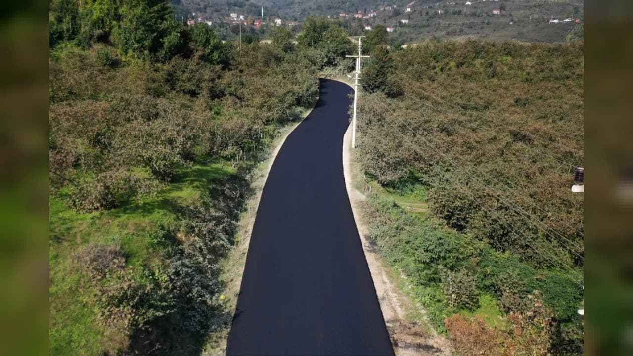Ordu'da İkizce ve Ünye'yi bağlayan 5 km'lik yolda asfaltlama sürüyor