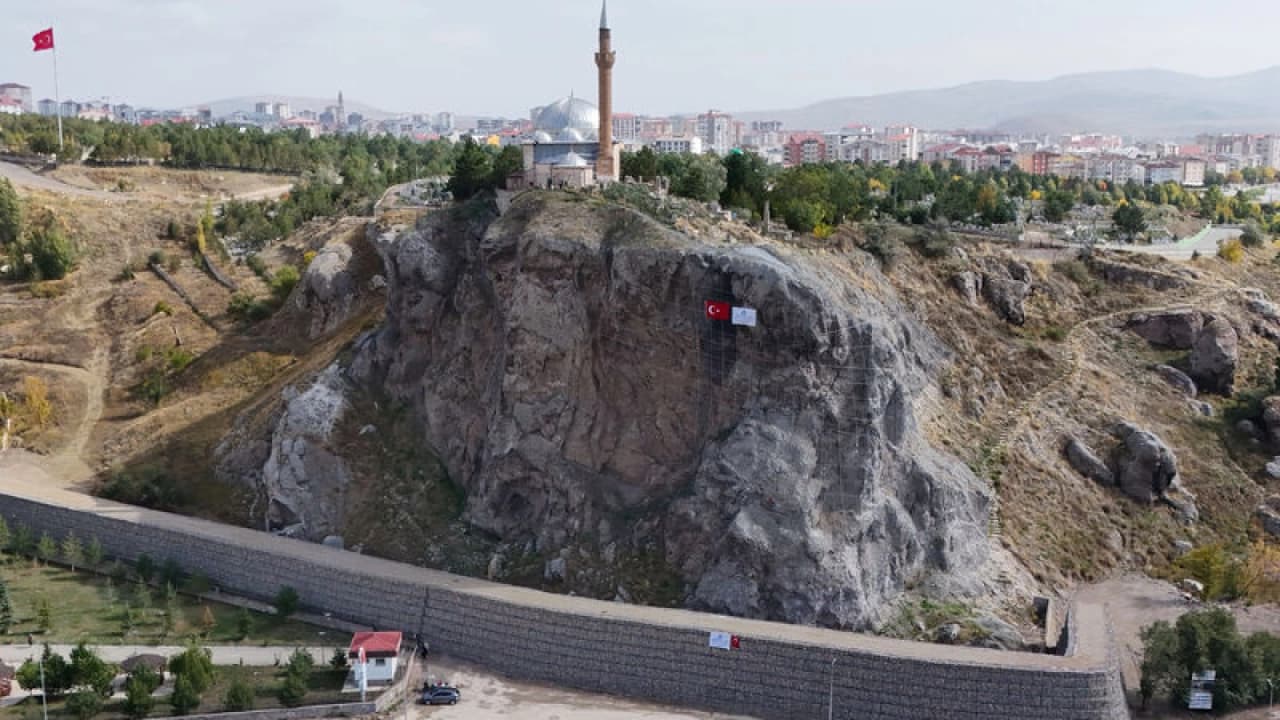 Sivas Yukarı Tekke Kayalıkları'nda kaya ıslahı tamamlandı
