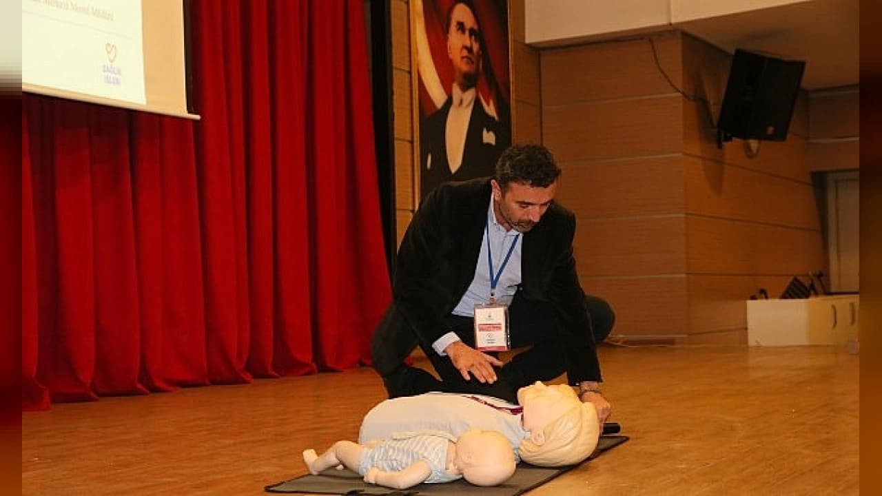 Çiğli Belediyesinden vatandaşlara uygulamalı ilk yardım eğitimi