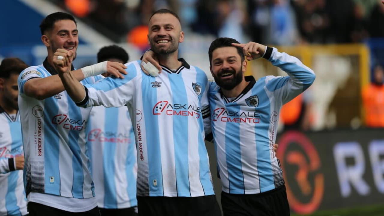 Erzurumspor FK sahasında Eyüpspor'u 2-0 mağlup etti