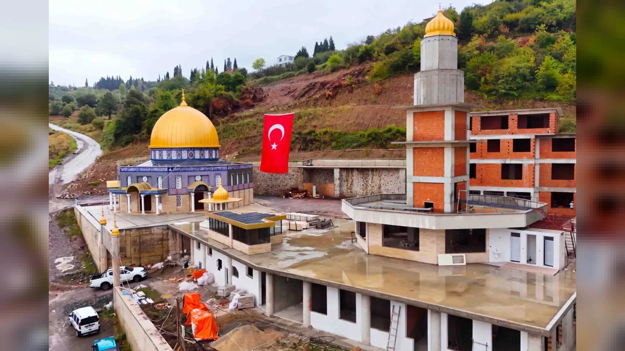 Kocaeli Büyükşehir Belediyesinden Karamürsel'deki Aksa Camiine malzeme desteği