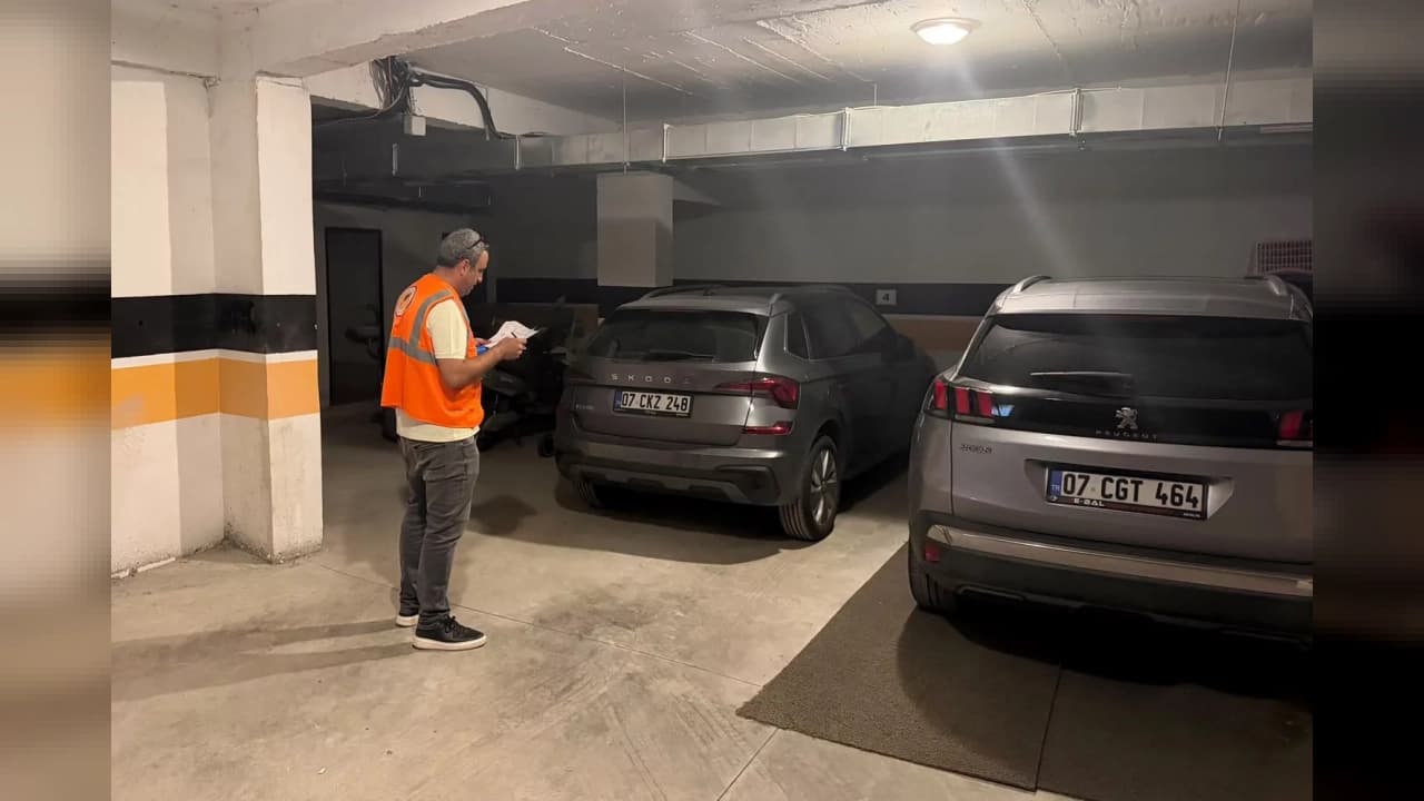 Muratpaşa Belediyesi afetlere karşı sığınakları denetliyor