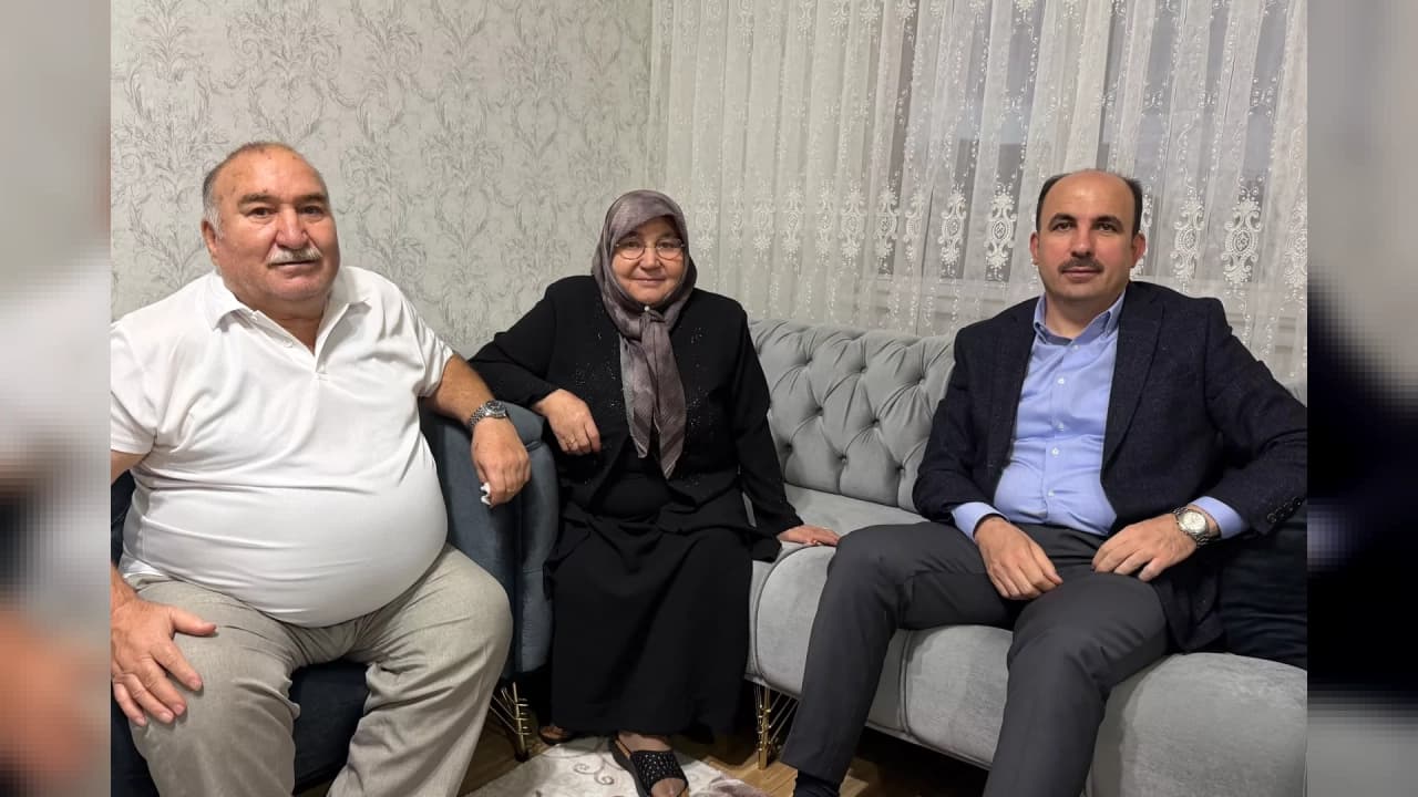 Başkan Altay'dan Vefa Umresi projesiyle giden gazi ve emekliye ziyaret