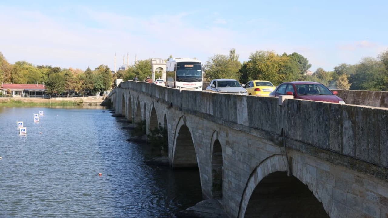 Edirne'de tarihi köprülerde tek yön uygulaması sona erdi
