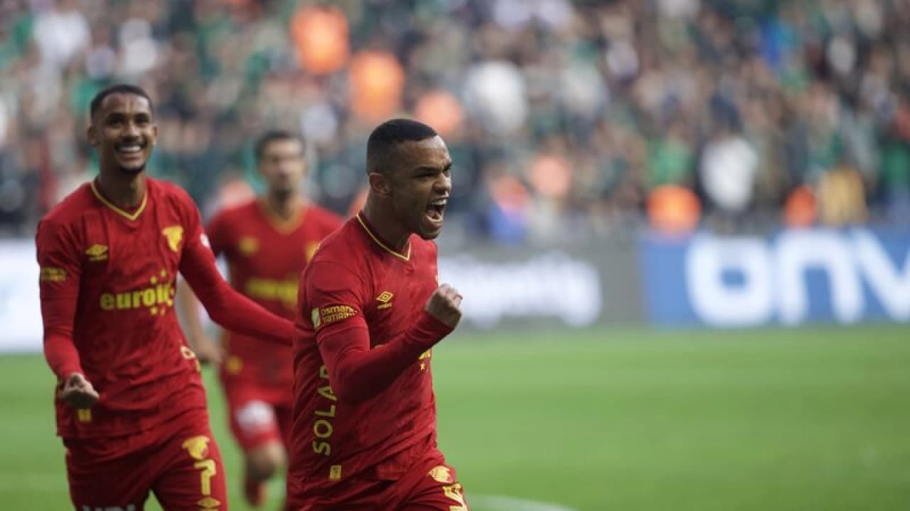 Göztepe deplasmanda Kocaelispor'u 2-1 mağlup etti
