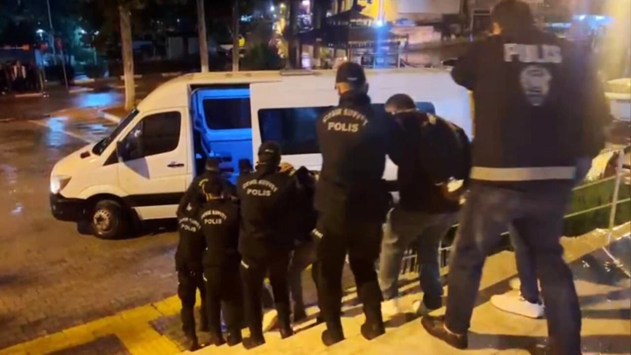Mersin'in Gülnar ilçesindeki fuhuş operasyonunda 6 şüpheli tutuklandı