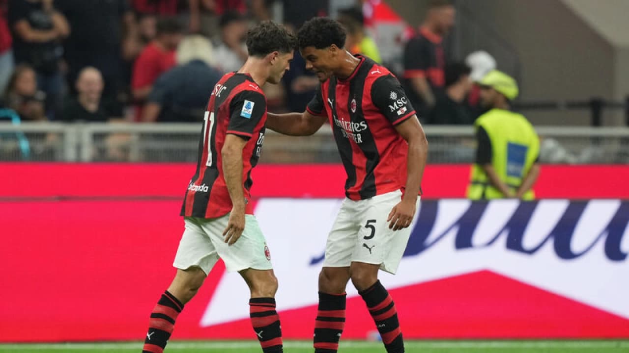 Milan, Atalanta'yı 3-2 yenerek namağlup unvanını sürdürdü