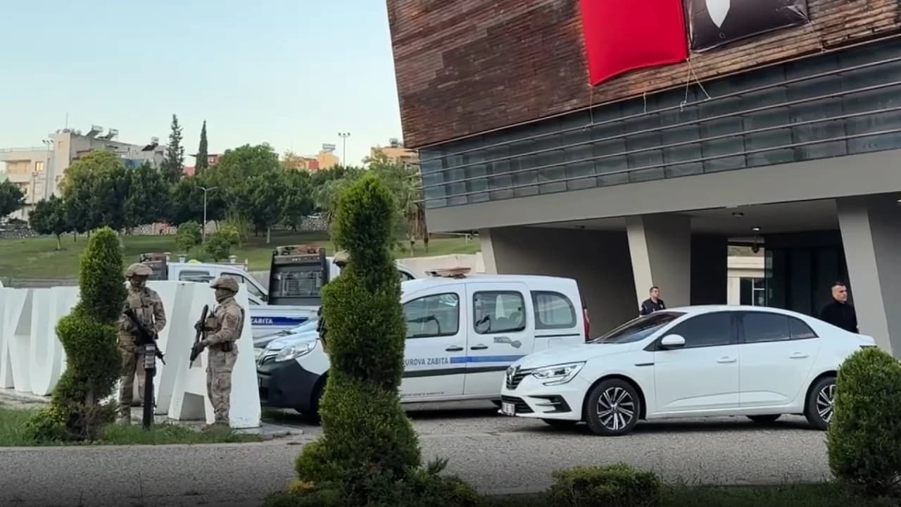 Adana Çukurova Belediyesi'ne Jandarma Operasyonu
