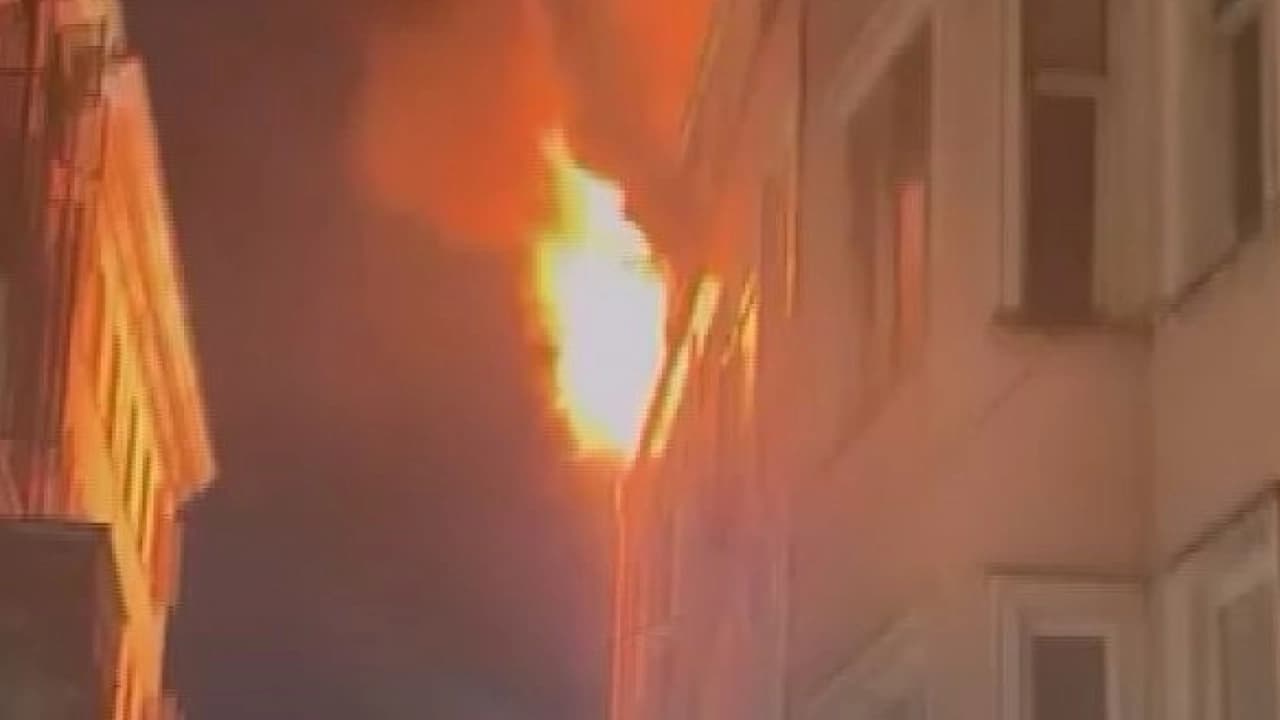 Beyoğlu'ndaki bir otelde yangın çıktı