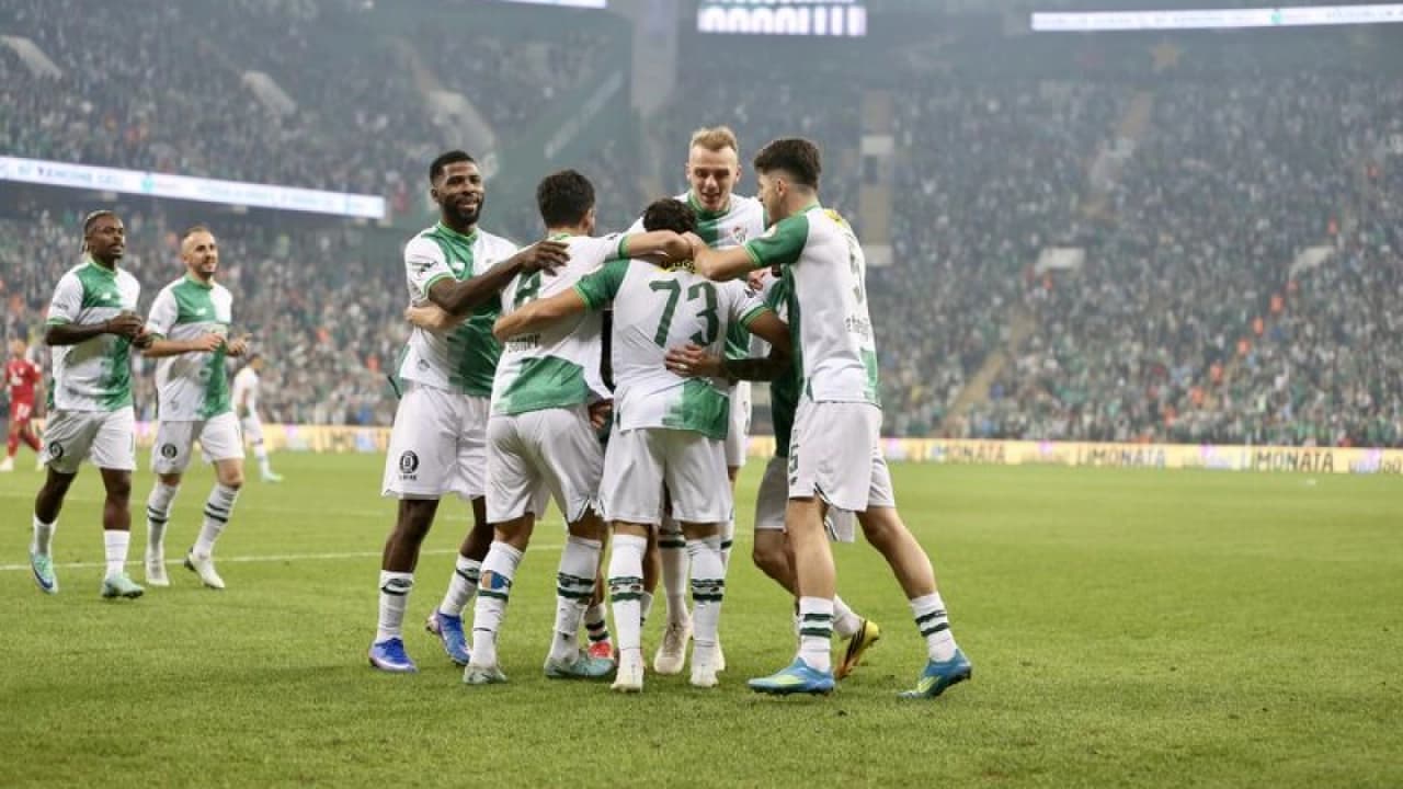 Bursaspor evinde Pendikspor'u 2-0 yenerek zirve takibini sürdürdü