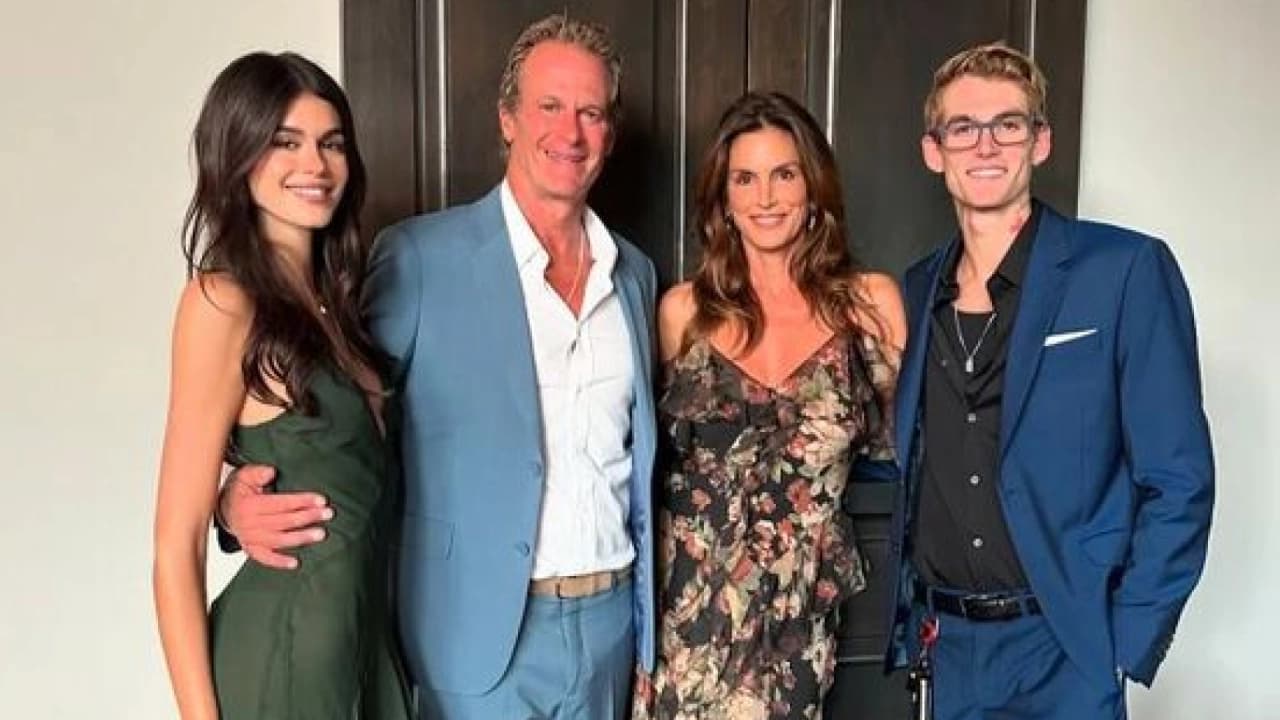 Cindy Crawford ve Ailesinden Presley Gerber Açıklaması