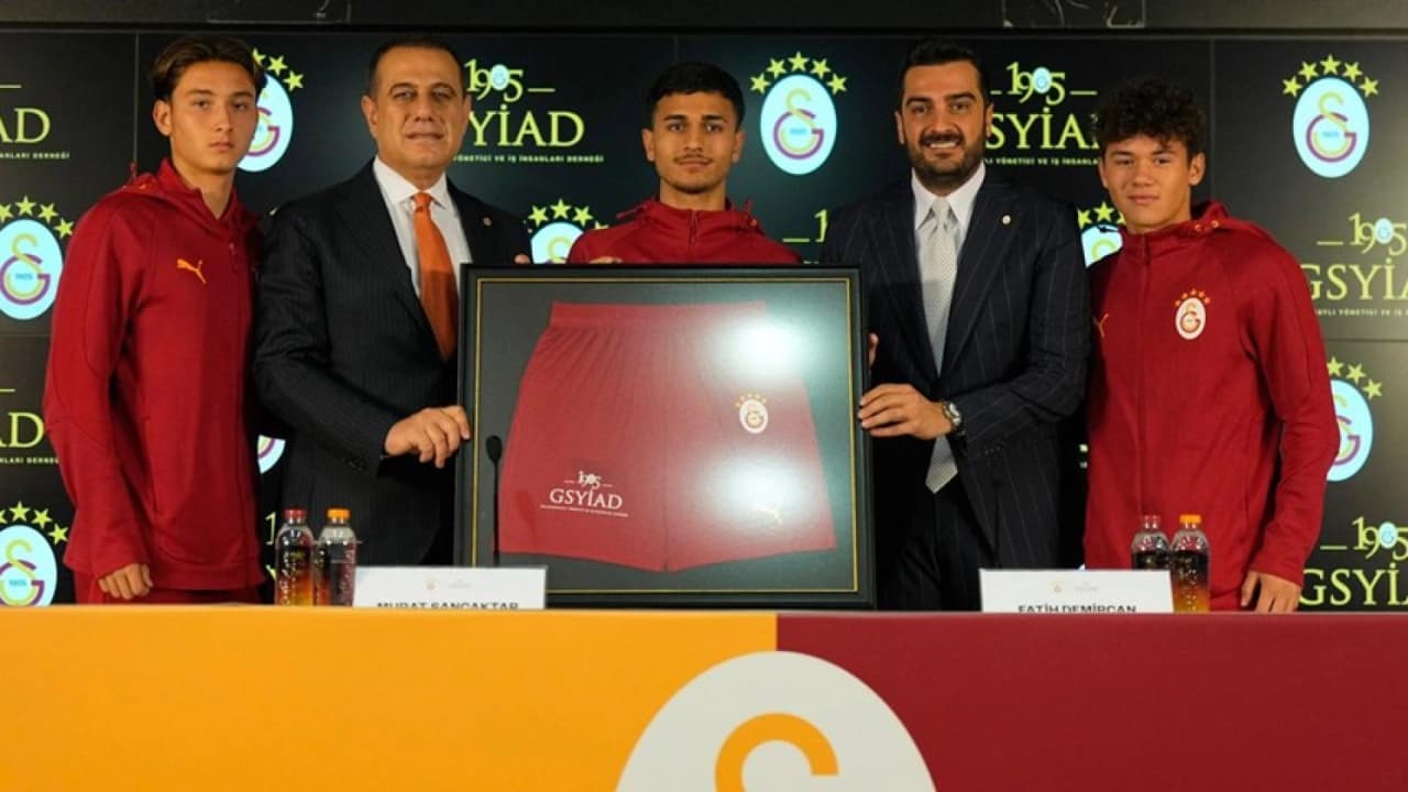 Galatasaray futbol akademisi için sponsorluk anlaşması imzalandı