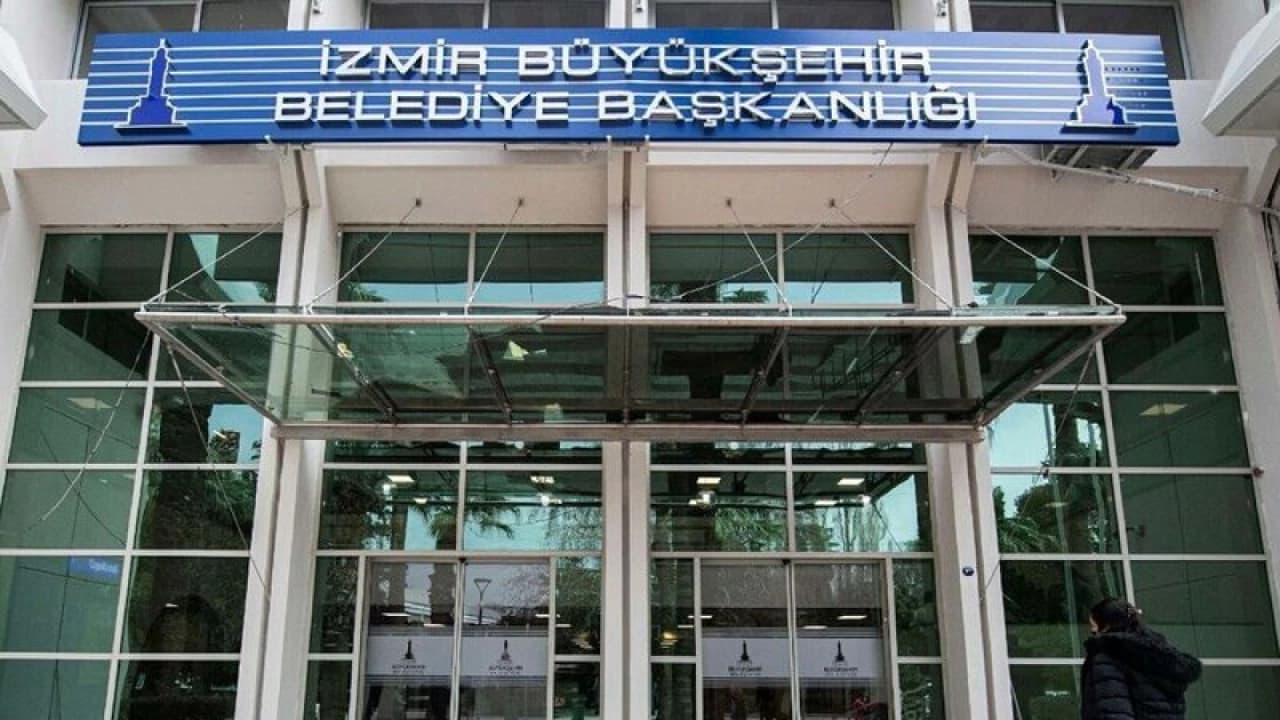 İZBETON yolsuzluk davasında Heval Savaş Kaya hakim karşısına çıktı