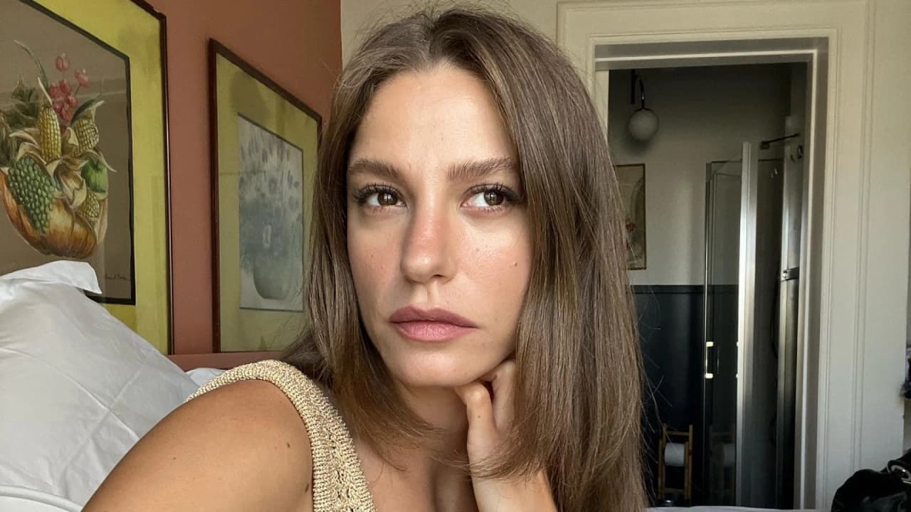 Serenay Sarıkaya restoranda aldığı tanışma notunu paylaştı