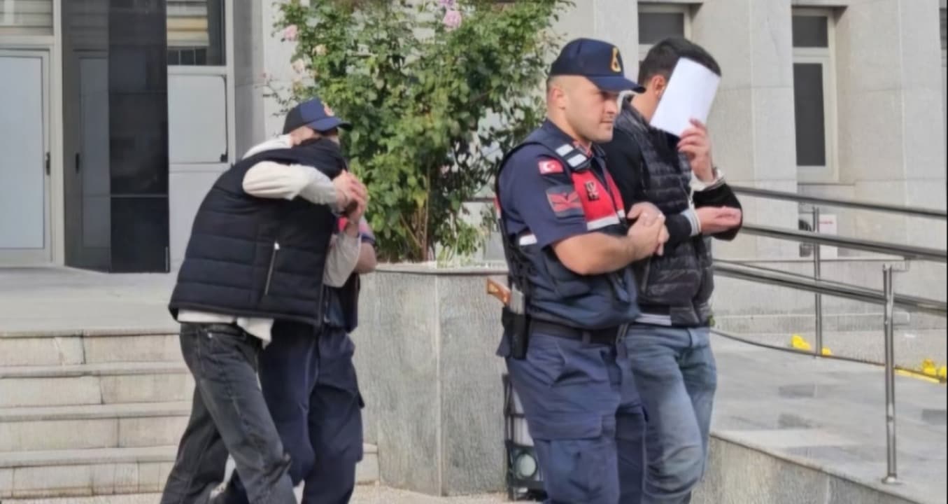 Çorum'da Zehir Tacirlerine Suçüstü Operasyonu: Yol Kenarında 29 Kilo Esrarla Yakalandılar