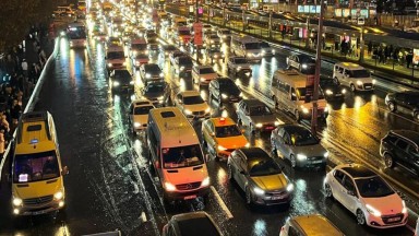 İstanbul'da Trafik Kilitlendi: 3 Ayrı Noktada Kaza, Yoğunluk Yüzde 60'a Ulaştı