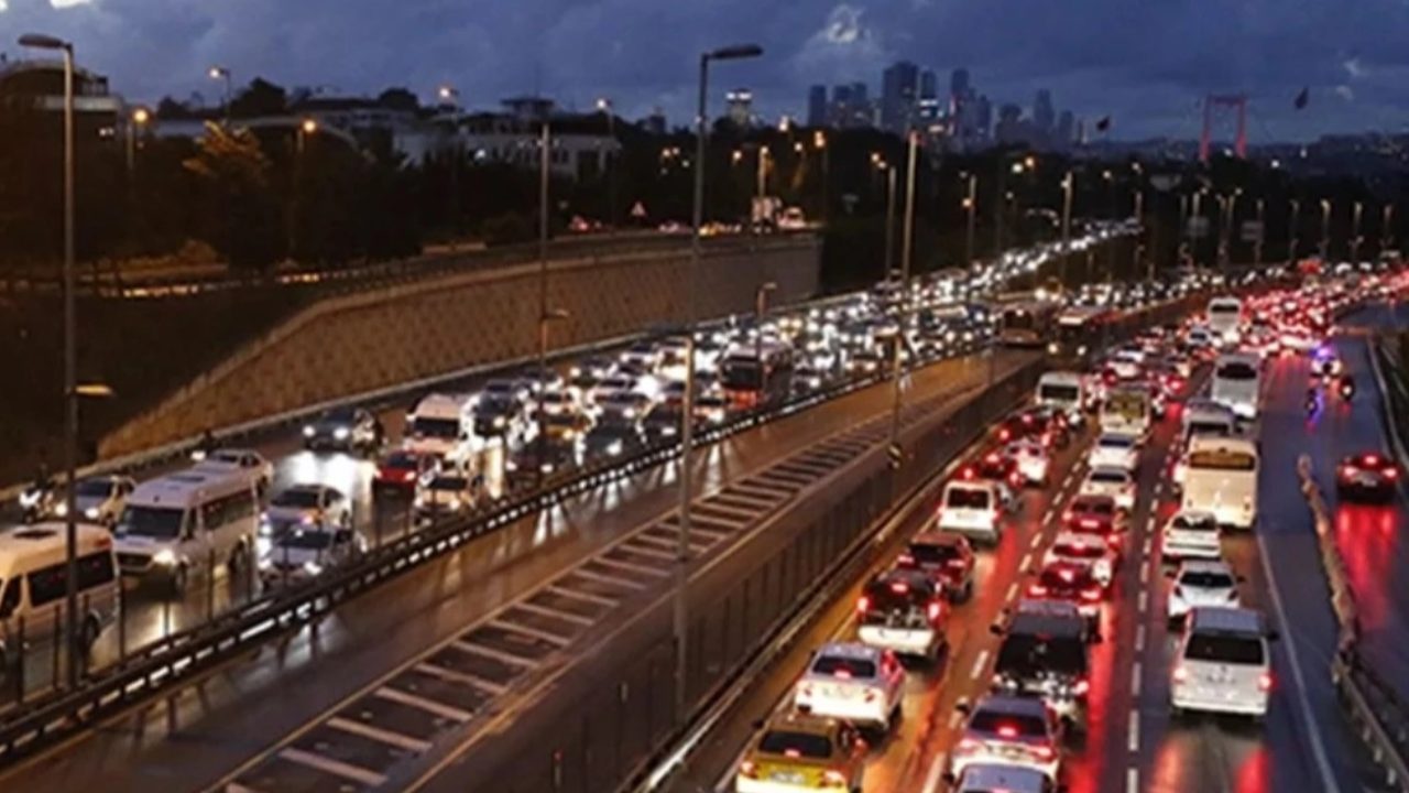 İstanbul'da Trafik Kilitlendi