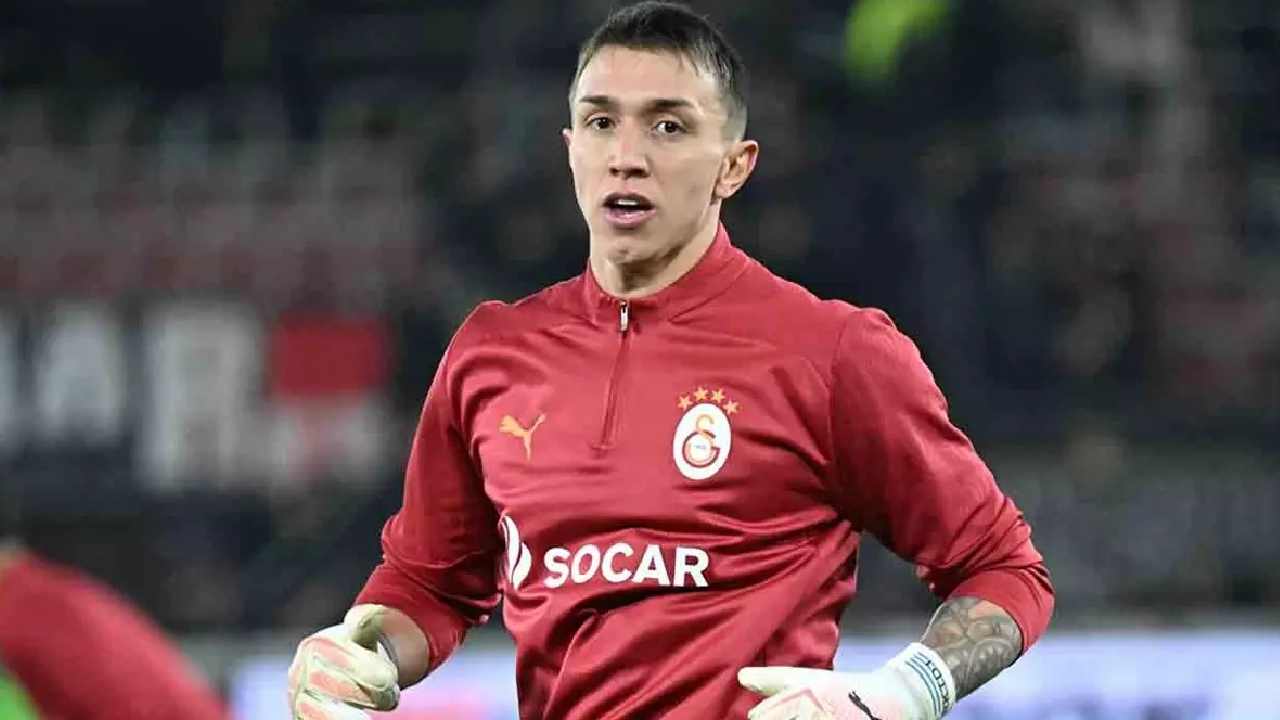 Galatasaray kalecisi Muslera, AZ Alkmaar