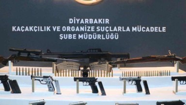 Diyarbakır'da Silah Kaçakçılarına Operasyon: Kargo Araçlarında Zulalar Bulundu